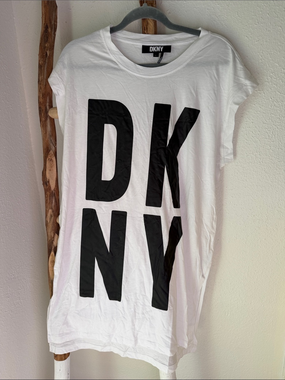 DKNY White Long Tunic Tee with Large Black DKNY Graphic 90s Y2K Large